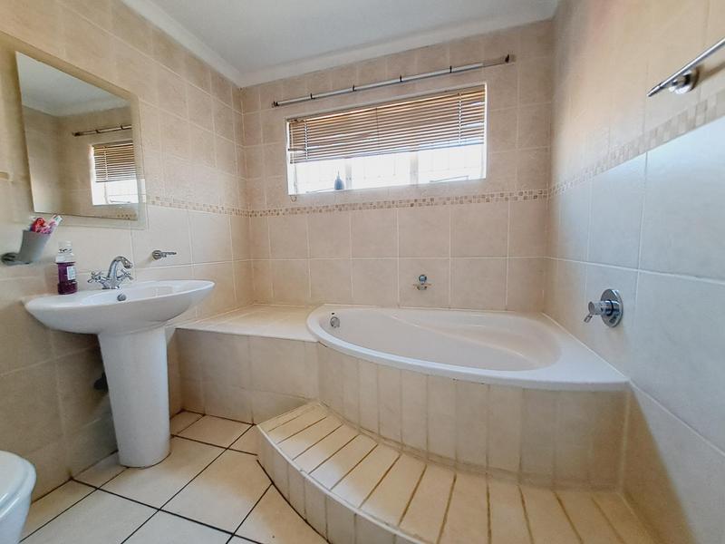 4 Bedroom Property for Sale in Sunnyridge Gauteng