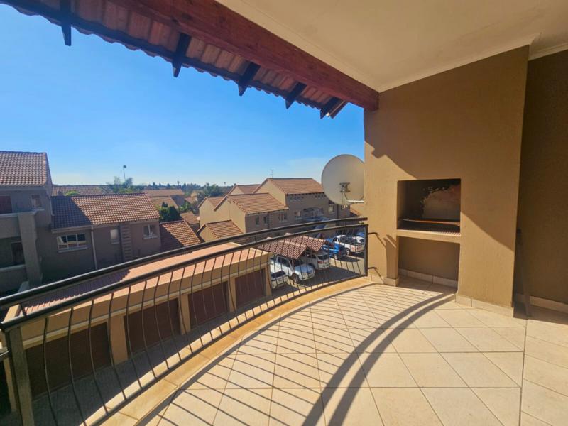 1 Bedroom Property for Sale in Glen Marais Gauteng