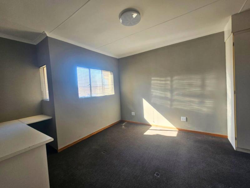 1 Bedroom Property for Sale in Glen Marais Gauteng