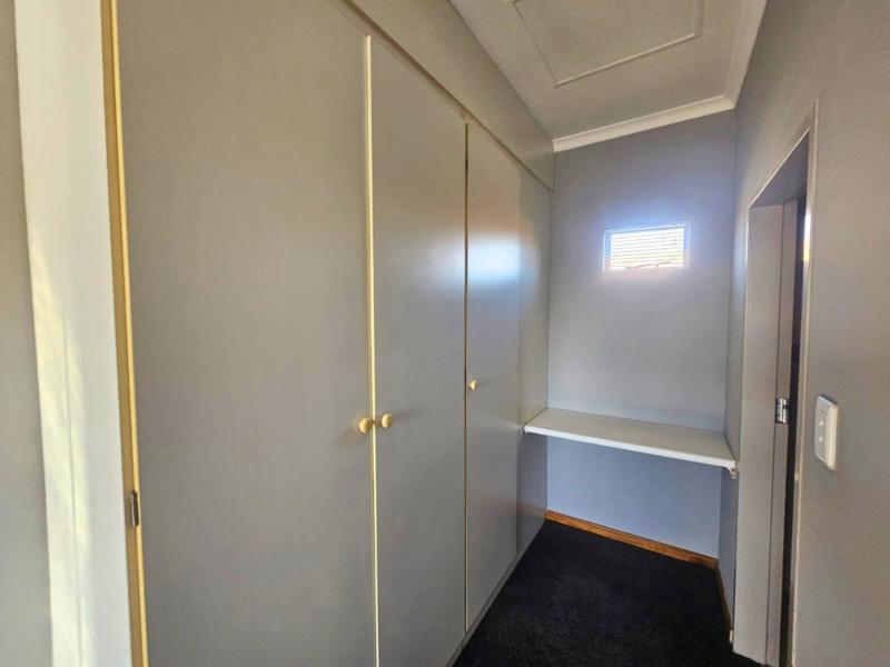 1 Bedroom Property for Sale in Glen Marais Gauteng