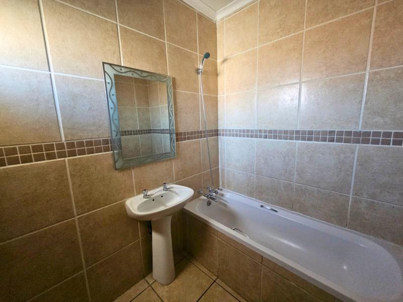 1 Bedroom Property for Sale in Glen Marais Gauteng