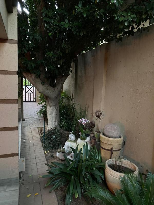 To Let 3 Bedroom Property for Rent in Lonehill Gauteng