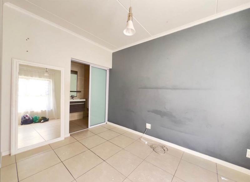 To Let 3 Bedroom Property for Rent in Olivedale Gauteng