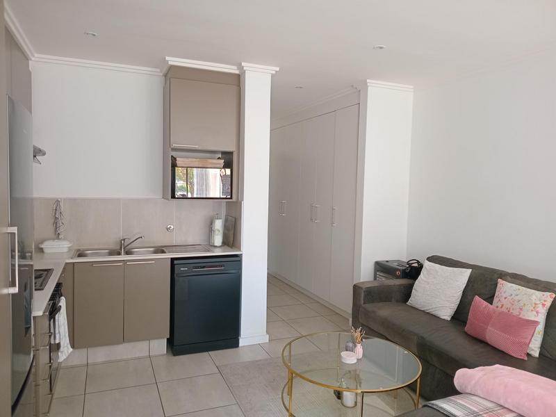 To Let 1 Bedroom Property for Rent in Fourways Gauteng