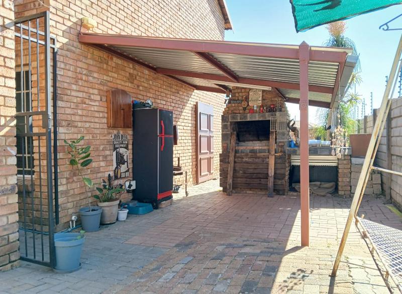 2 Bedroom Property for Sale in Annlin Gauteng