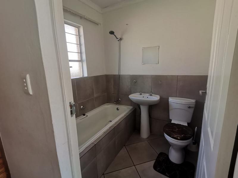 2 Bedroom Property for Sale in Albertsdal Gauteng