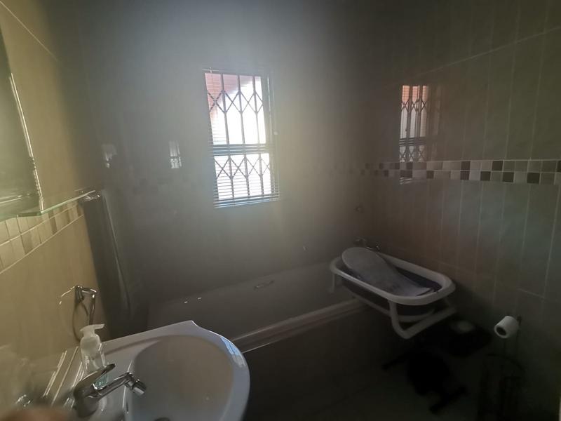 2 Bedroom Property for Sale in Brackendowns Gauteng