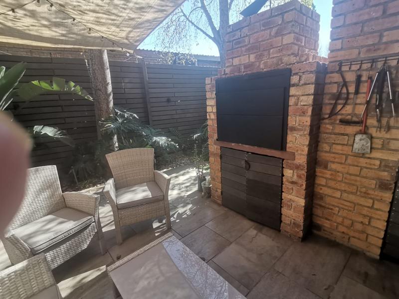 2 Bedroom Property for Sale in Brackendowns Gauteng