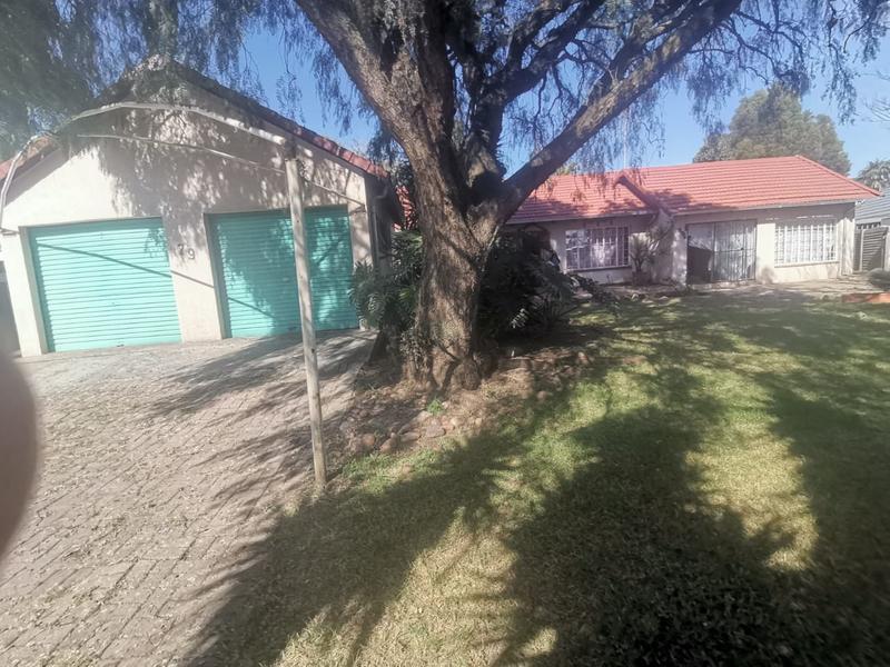 3 Bedroom Property for Sale in Brackendowns Gauteng
