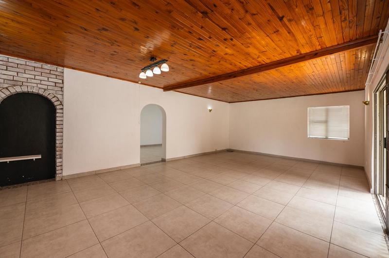 5 Bedroom Property for Sale in Brackenhurst Gauteng