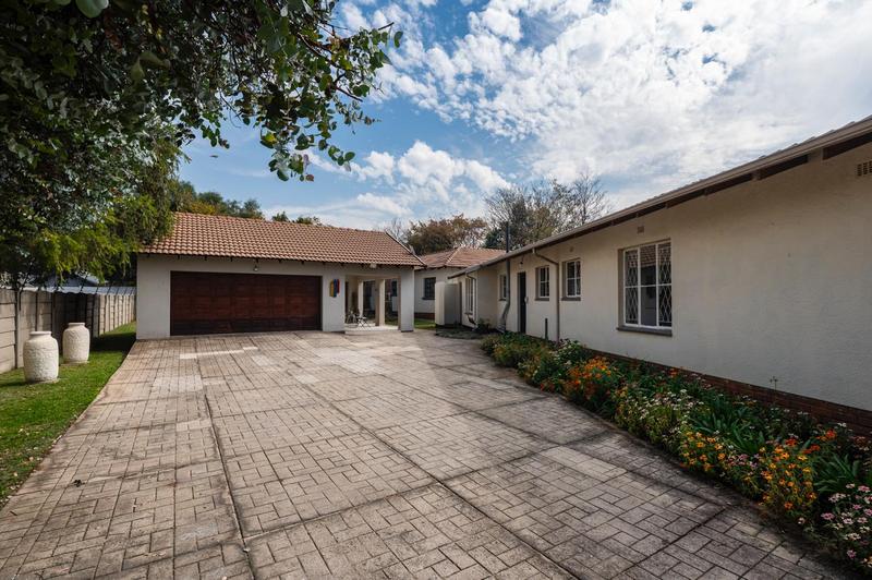 5 Bedroom Property for Sale in Brackenhurst Gauteng