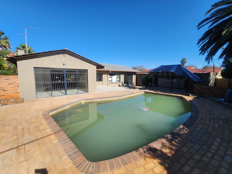 3 Bedroom Property for Sale in Verwoerdpark Gauteng