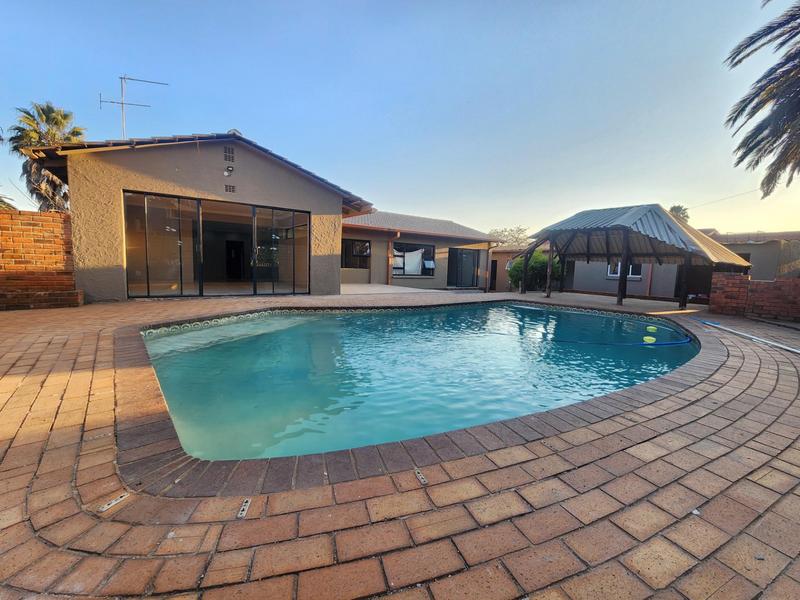 3 Bedroom Property for Sale in Verwoerdpark Gauteng
