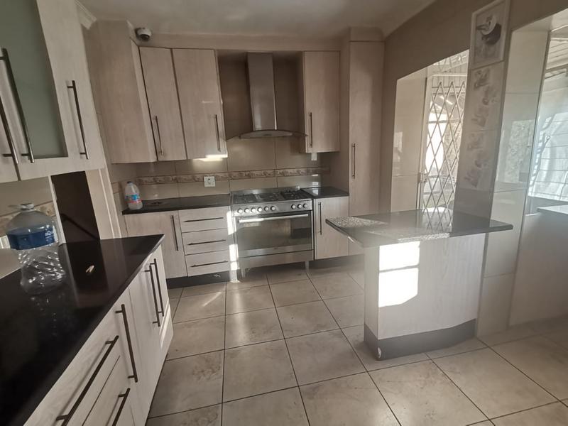 4 Bedroom Property for Sale in Linmeyer Gauteng
