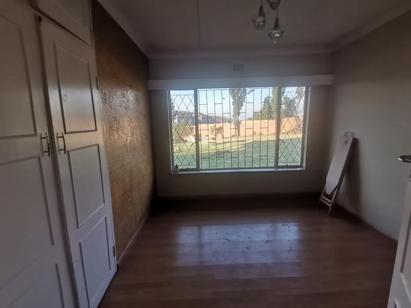 4 Bedroom Property for Sale in Linmeyer Gauteng