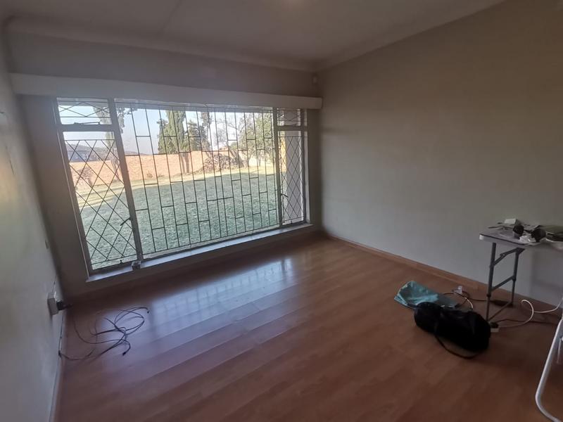 4 Bedroom Property for Sale in Linmeyer Gauteng