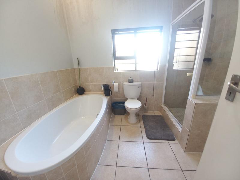 3 Bedroom Property for Sale in Oakdene Gauteng