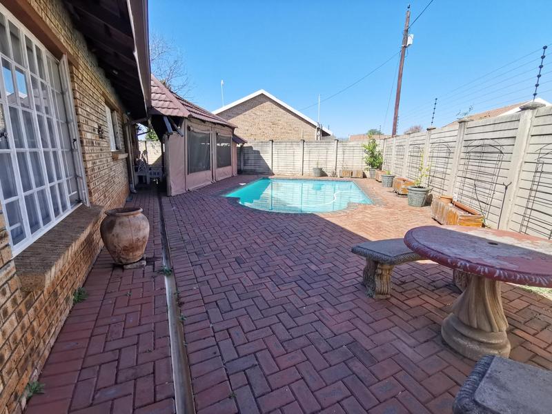 To Let 3 Bedroom Property for Rent in Kookrus Gauteng