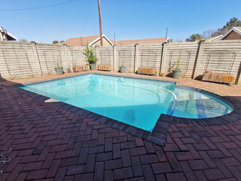 To Let 3 Bedroom Property for Rent in Kookrus Gauteng