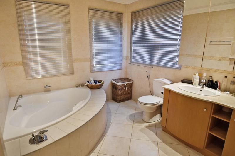 4 Bedroom Property for Sale in Sunset Acres Gauteng