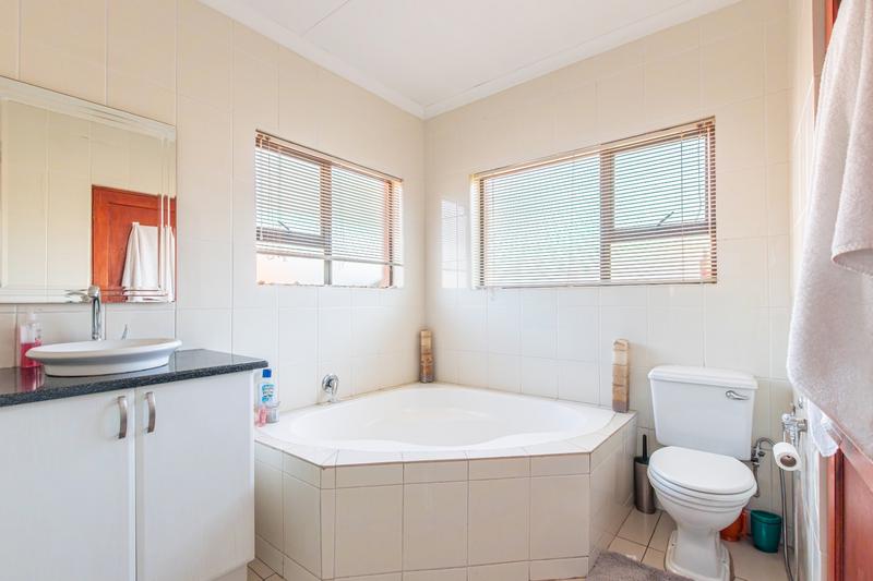 4 Bedroom Property for Sale in Ruimsig Gauteng