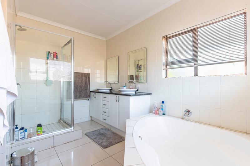 4 Bedroom Property for Sale in Ruimsig Gauteng