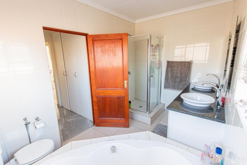4 Bedroom Property for Sale in Ruimsig Gauteng