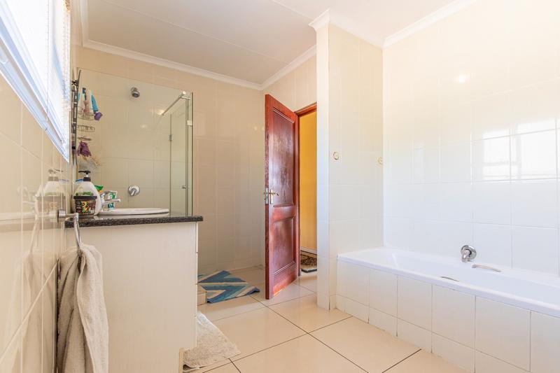 4 Bedroom Property for Sale in Ruimsig Gauteng