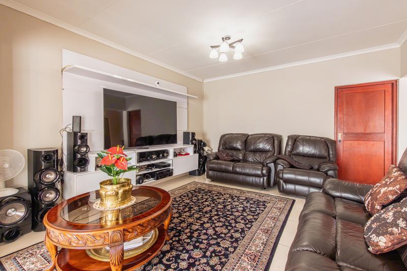 4 Bedroom Property for Sale in Ruimsig Gauteng