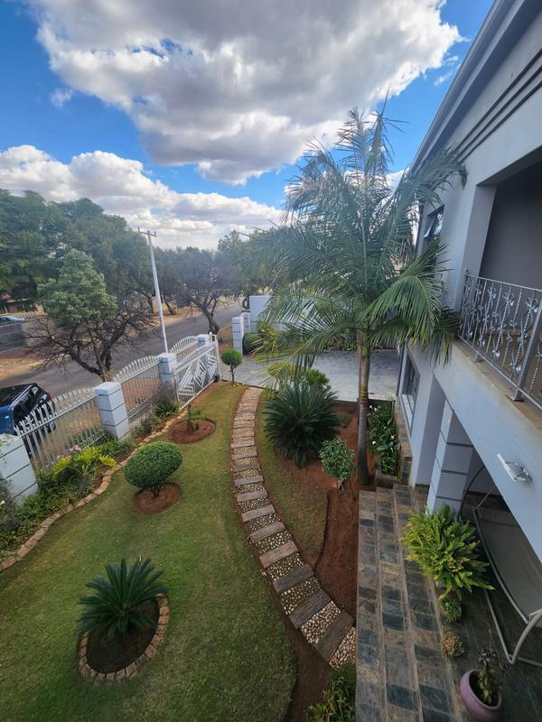 5 Bedroom Property for Sale in Erasmia Gauteng