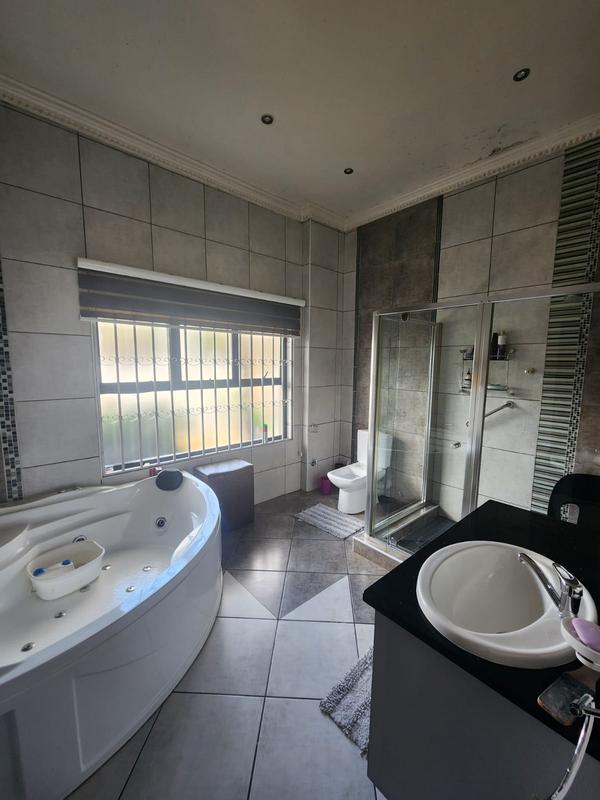 5 Bedroom Property for Sale in Erasmia Gauteng