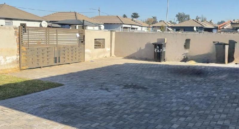 To Let 2 Bedroom Property for Rent in Crystal Park Gauteng