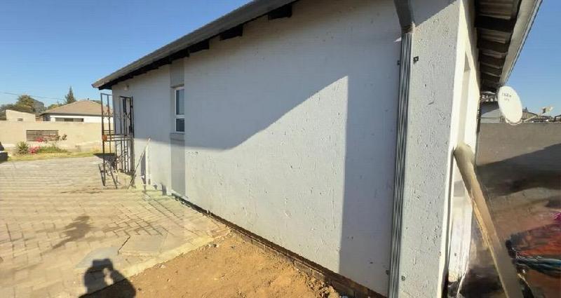To Let 2 Bedroom Property for Rent in Crystal Park Gauteng