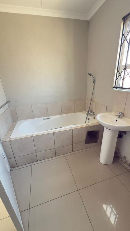 2 Bedroom Property for Sale in Crystal Park Gauteng