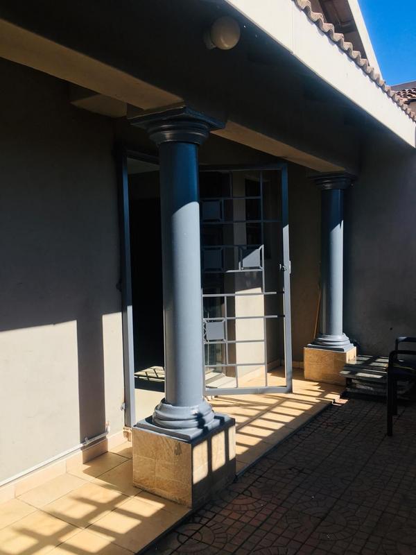 To Let 2 Bedroom Property for Rent in Birch Acres Gauteng