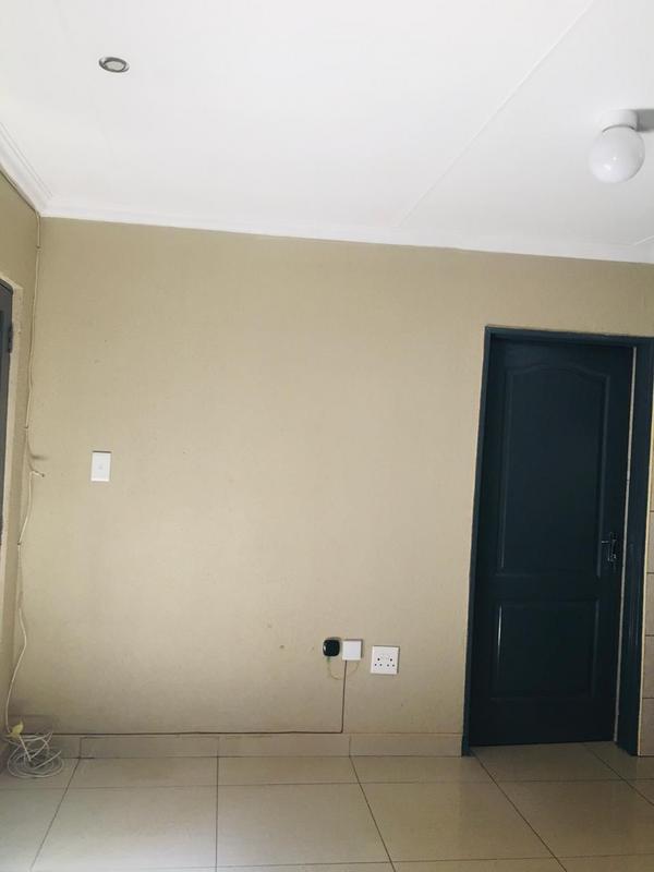 To Let 2 Bedroom Property for Rent in Birch Acres Gauteng
