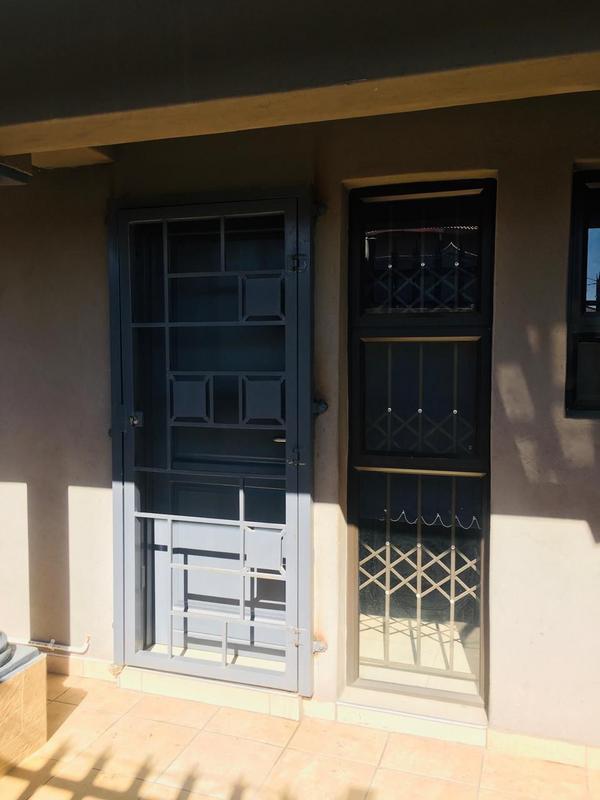 To Let 2 Bedroom Property for Rent in Birch Acres Gauteng
