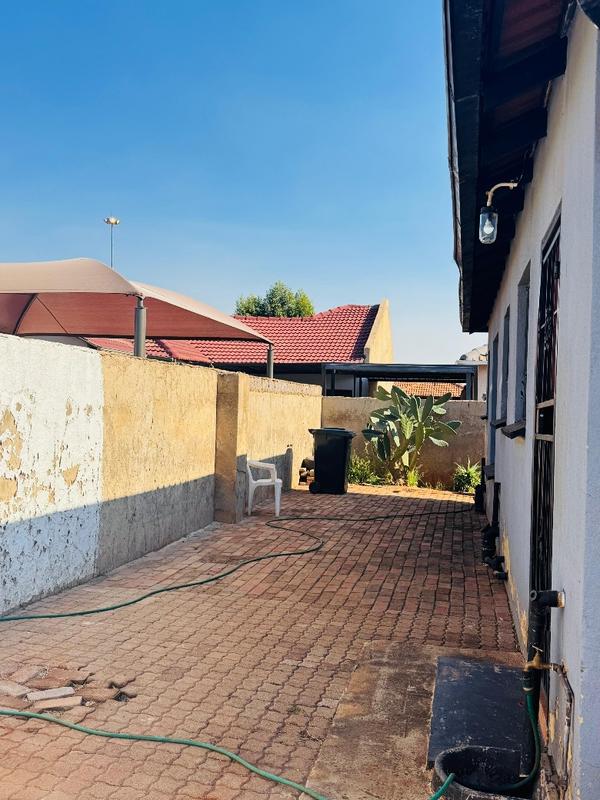 To Let 3 Bedroom Property for Rent in Dawn Park Gauteng