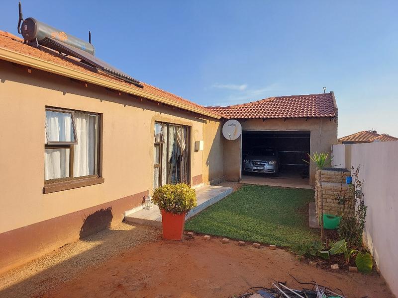 2 Bedroom Property for Sale in Dawn Park Gauteng
