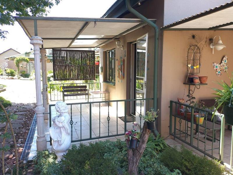 To Let 1 Bedroom Property for Rent in Edenvale Gauteng