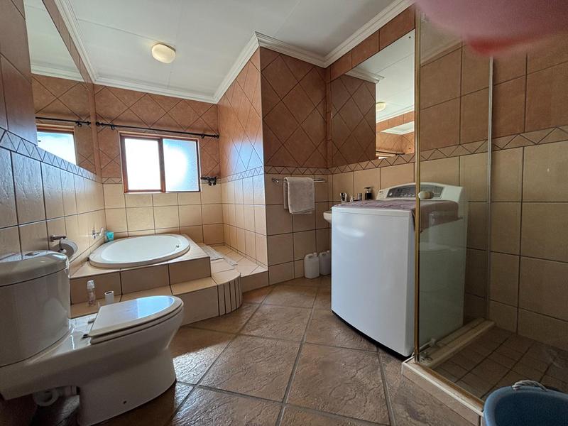 To Let 4 Bedroom Property for Rent in Sonneveld Gauteng