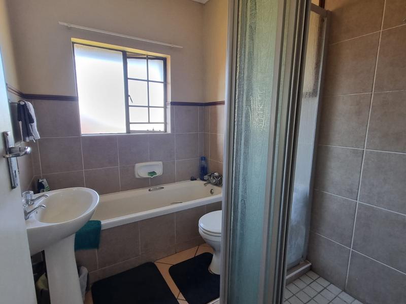 To Let 2 Bedroom Property for Rent in Mooikloof Ridge Gauteng