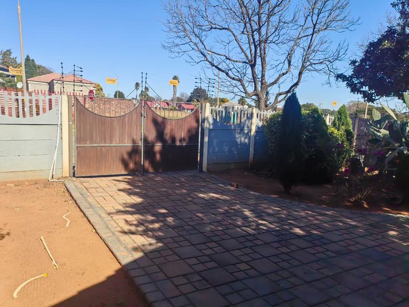 To Let 4 Bedroom Property for Rent in Norkem Park Gauteng