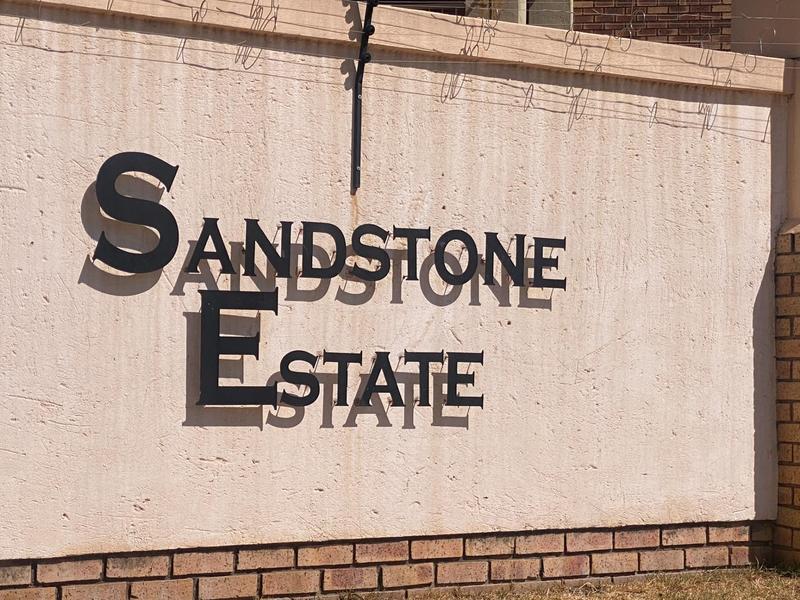 2 Bedroom Property for Sale in Monavoni Gauteng