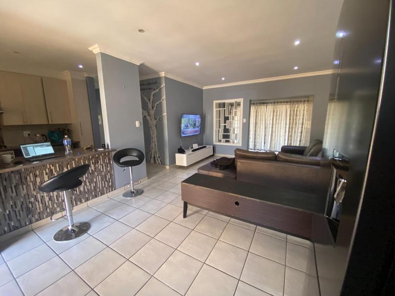 2 Bedroom Property for Sale in Monavoni Gauteng