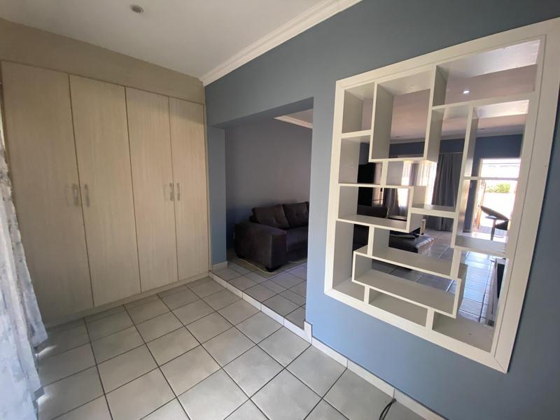 2 Bedroom Property for Sale in Monavoni Gauteng