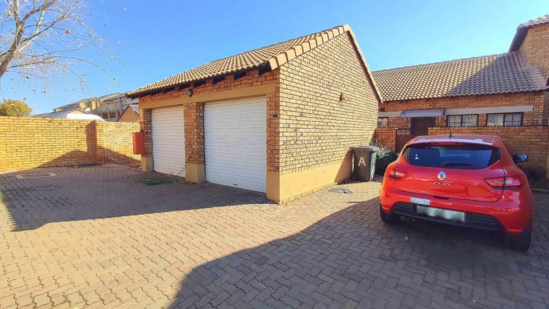 2 Bedroom Property for Sale in Monavoni Gauteng