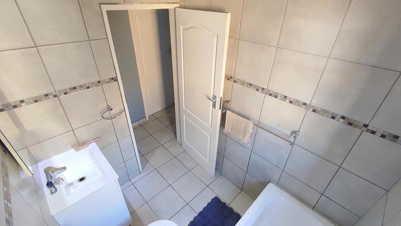 2 Bedroom Property for Sale in Monavoni Gauteng