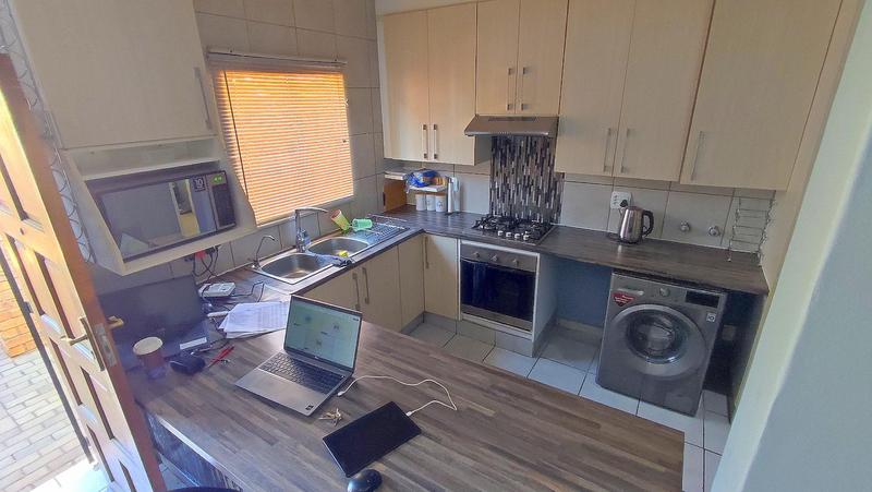 2 Bedroom Property for Sale in Monavoni Gauteng