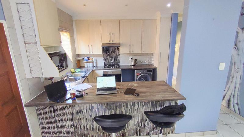2 Bedroom Property for Sale in Monavoni Gauteng